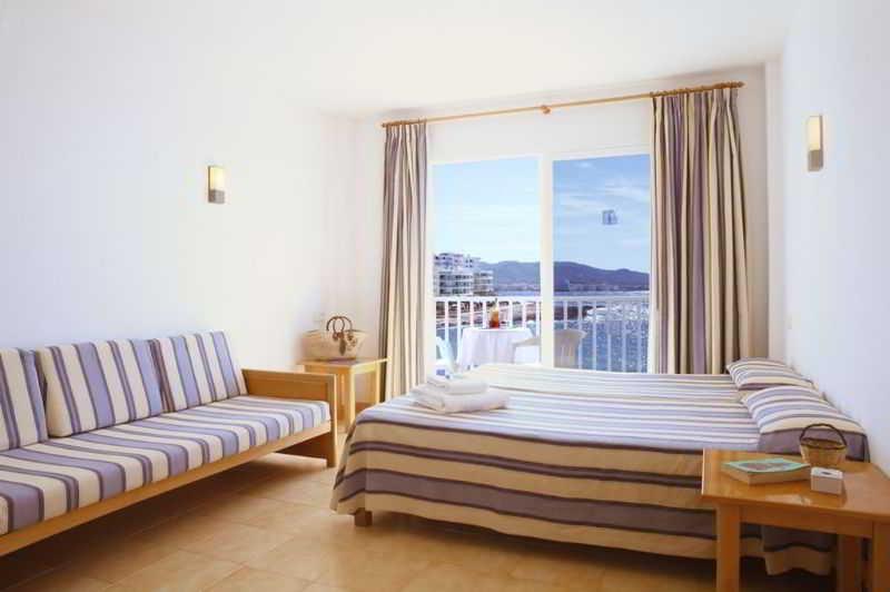 Aparthotel Wi-Ki-Woo (Adults Only) à Sant Antoni de Portmany Extérieur photo