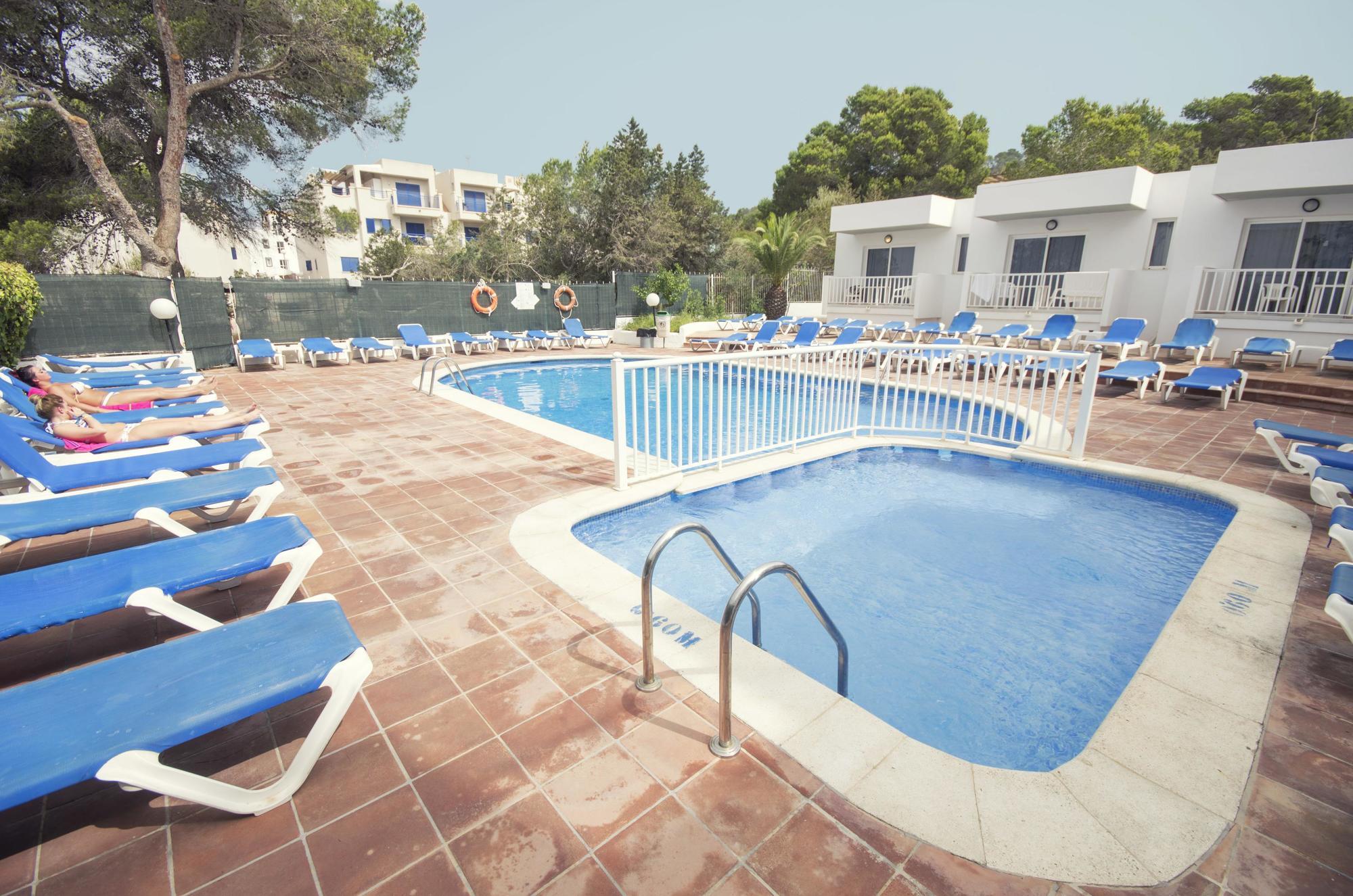 Aparthotel Wi-Ki-Woo (Adults Only) à Sant Antoni de Portmany Extérieur photo