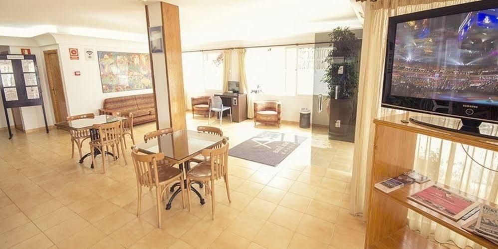 Aparthotel Wi-Ki-Woo (Adults Only) à Sant Antoni de Portmany Extérieur photo