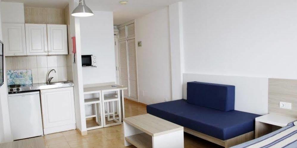 Aparthotel Wi-Ki-Woo (Adults Only) à Sant Antoni de Portmany Extérieur photo