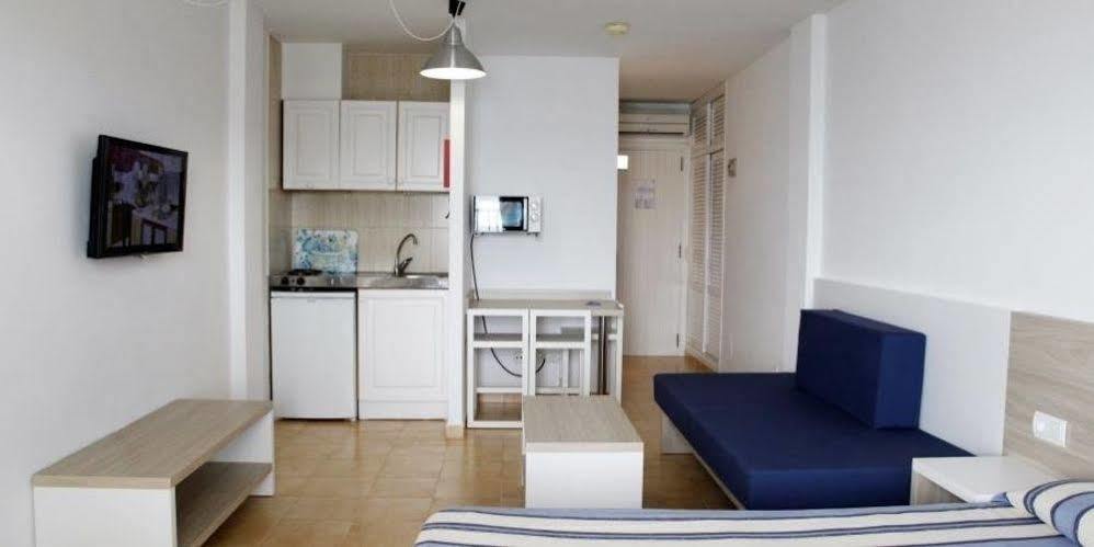 Aparthotel Wi-Ki-Woo (Adults Only) à Sant Antoni de Portmany Extérieur photo