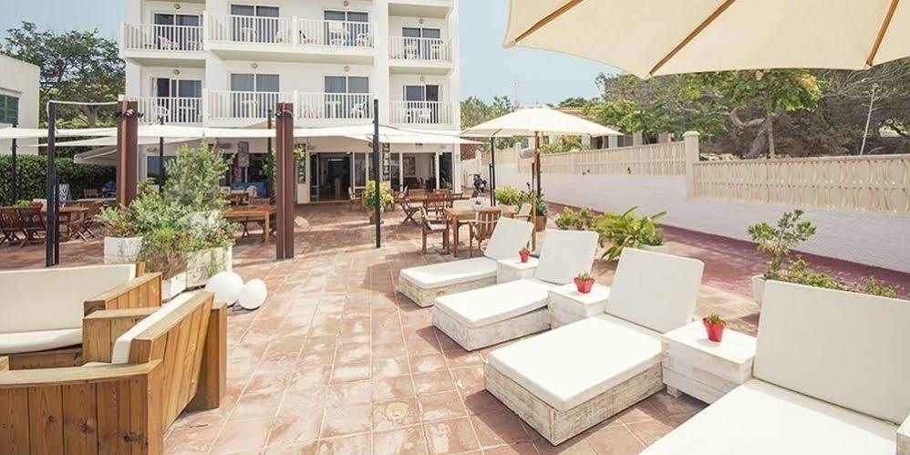Aparthotel Wi-Ki-Woo (Adults Only) à Sant Antoni de Portmany Extérieur photo